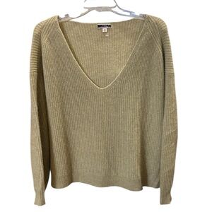 J. Crew Relaxed Fit Ribbed V-Neck Cashmere Sweater in Tan Size M.